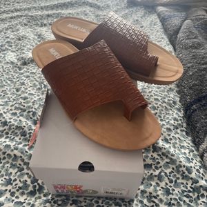 Muk luks womens peep toe sandal tan 9